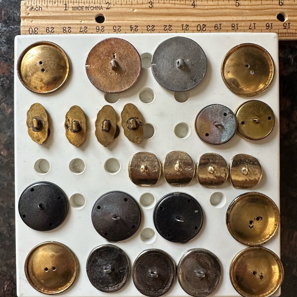 Vintage Buttons - Metal - Picture 2 of 2